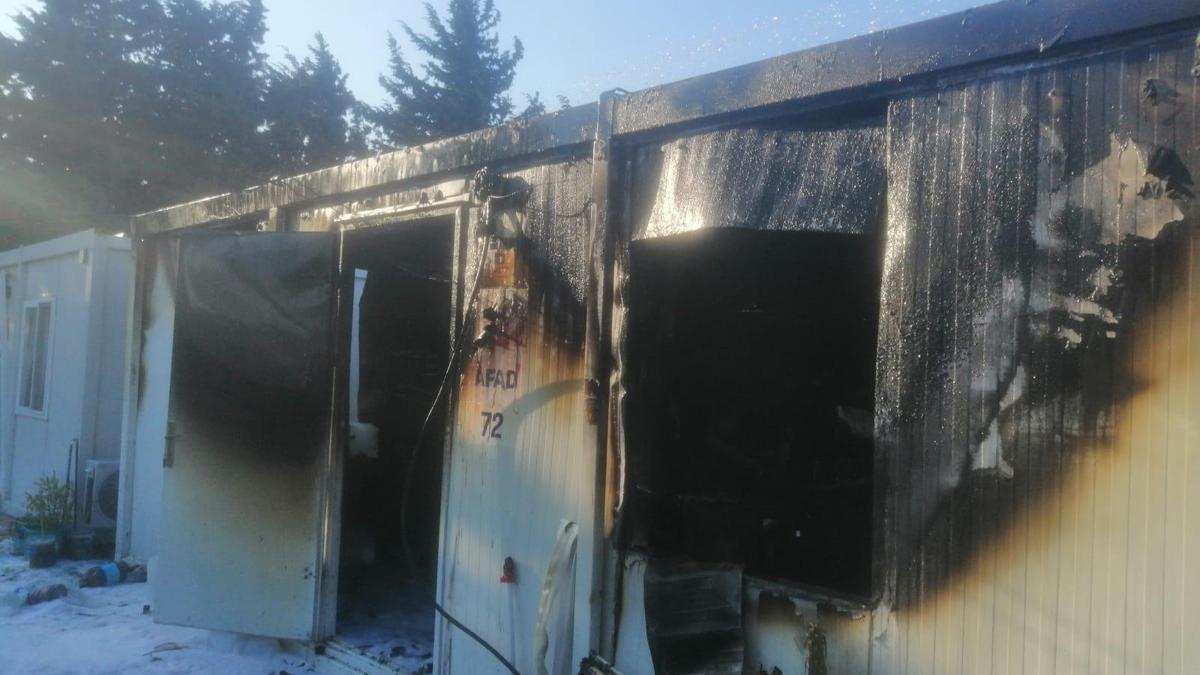 Hatay’da konteyner kentte yangın paniği